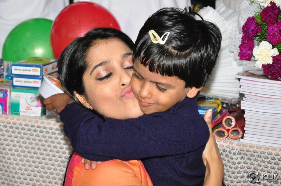 Rashmi-Goutham-And-Getup-Srinu-At-Akshara-Kalasha-Foundation